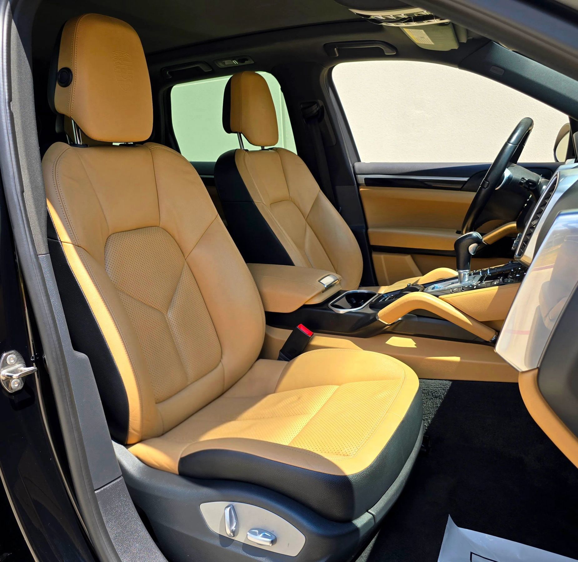 Used 2014 Porsche Cayenne Platinum Edition AWD/4WD image 21