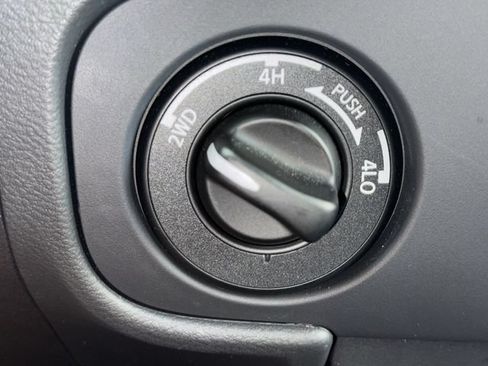 Used 2025 Nissan Frontier PRO-4X AWD/4WD image 25
