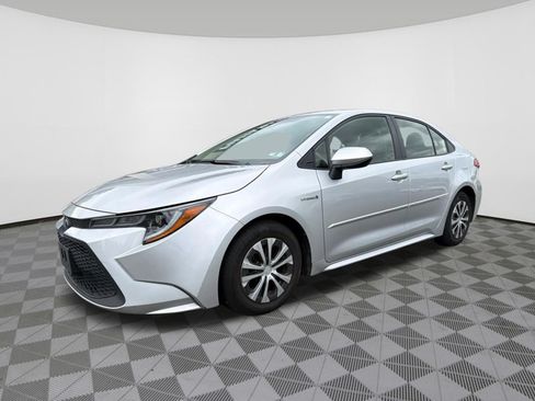 Used 2020 Toyota Corolla LE FWD image 3
