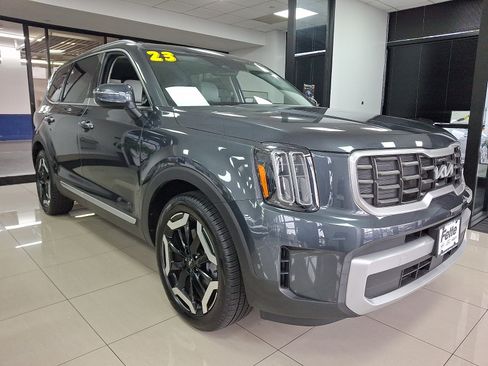 Certified 2023 Kia Telluride S w/ S Sunroof Package AWD/4WD image 3