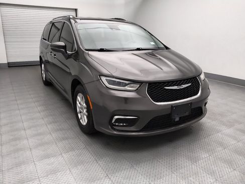 Used 2021 Chrysler Pacifica Touring-L FWD image 14