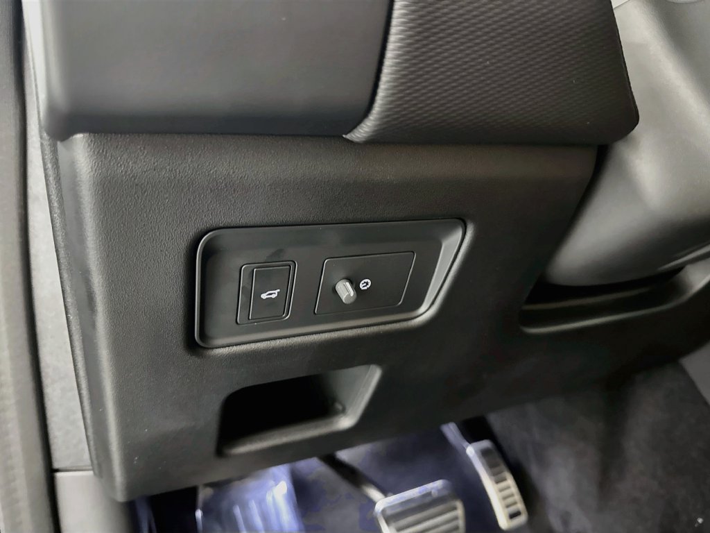 New 2026 Land Rover Discovery Limited Edition AWD/4WD image 10