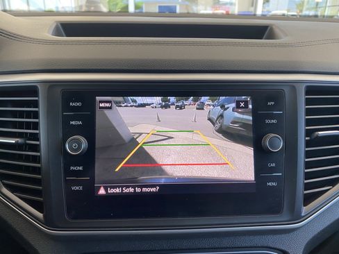 Used 2021 Volkswagen Atlas SE w/ Panoramic Sunroof Package FWD image 4