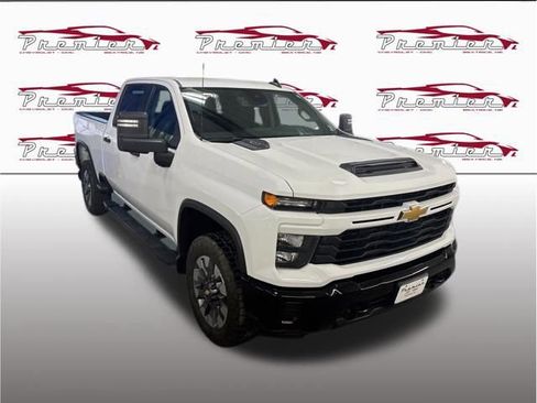 Used 2024 Chevrolet Silverado 2500 Custom w/ Custom Value Package AWD/4WD image 9