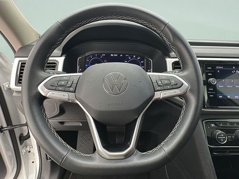 Used 2023 Volkswagen Atlas SE w/ Black Wheel Package AWD/4WD image 16