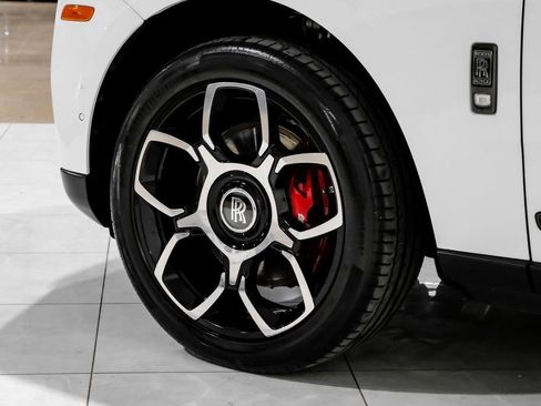 Used 2022 Rolls-Royce Cullinan Black Badge image 49