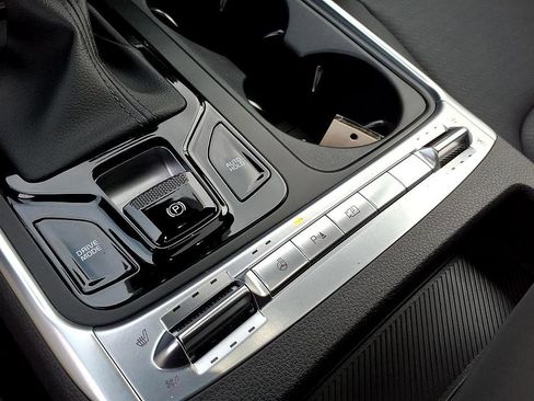 Used 2025 Kia Carnival SX Prestige image 28