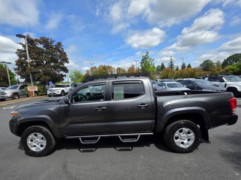 Used 2017 Toyota Tacoma SR5 w/ Tow Package AWD/4WD image 3