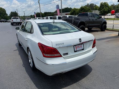 Used 2012 Hyundai Equus Signature RWD image 2
