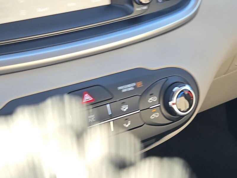 Used 2019 Kia Sorento FWD image 23
