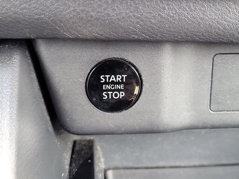 Used 2024 Nissan Rogue SV AWD/4WD image 25
