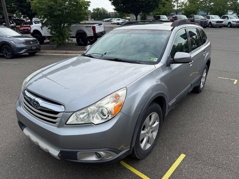 Used 2011 Subaru Outback 2.5i Limited AWD/4WD image 2