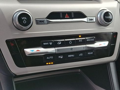 Certified 2023 Ford Explorer XLT AWD/4WD image 17