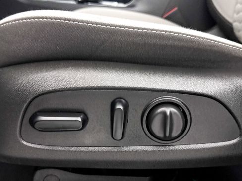 Used 2021 Chevrolet Equinox LS w/ LS Convenience Package FWD image 24