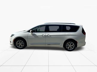 Used 2019 Chrysler Pacifica Touring-L w/ Advanced Safetytec Group FWD video 4