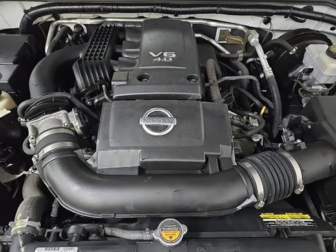 Used 2019 Nissan Frontier SV image 12