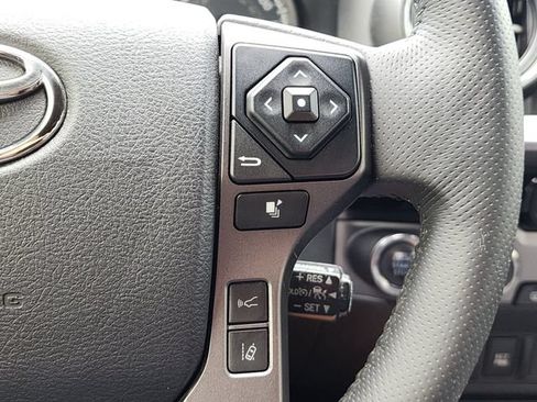 Used 2018 Toyota Tacoma TRD Off-Road AWD/4WD image 29