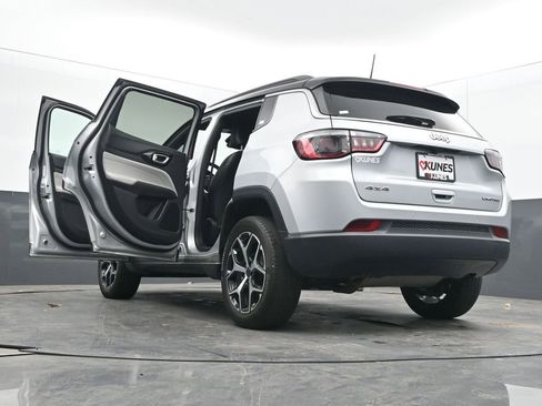 Used 2025 Jeep Compass Limited AWD/4WD image 74
