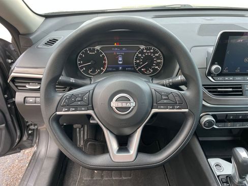 Used 2024 Nissan Altima 2.5 SV image 28