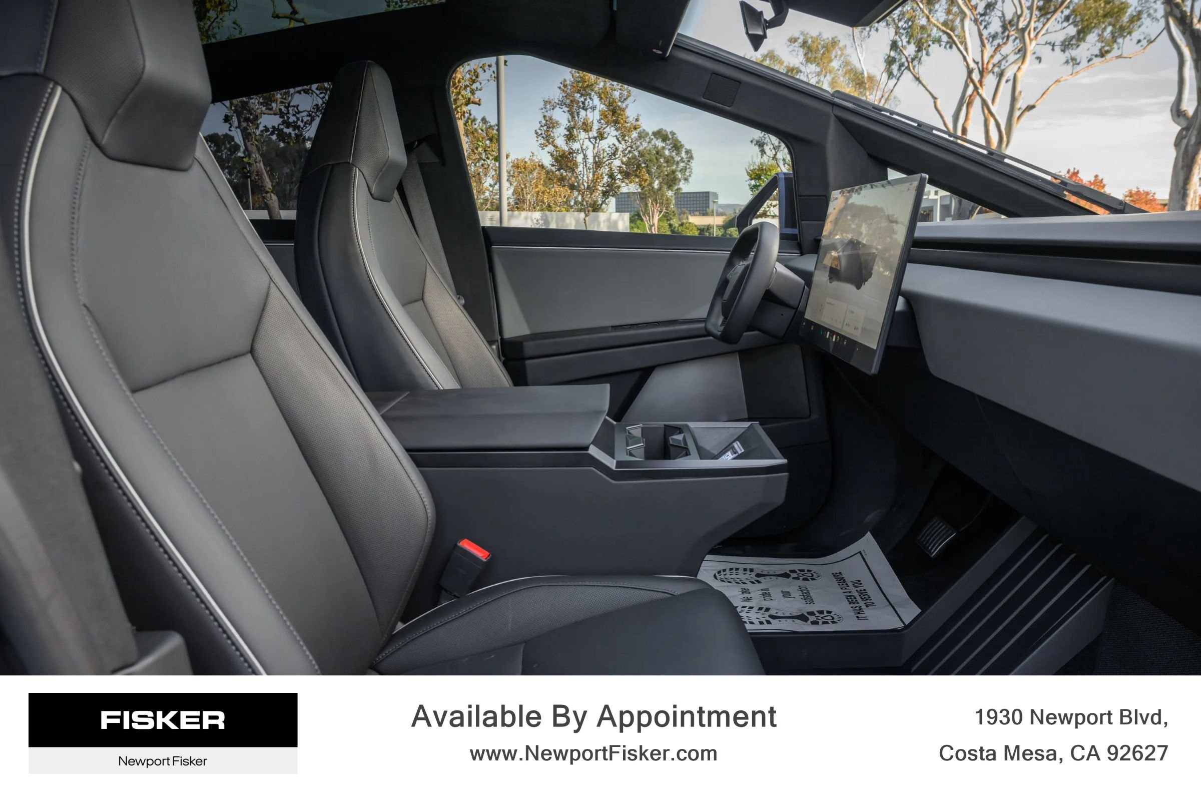 Used 2024 Tesla Cybertruck AWD Crew Cab image 32