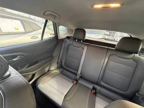 Used 2025 Chevrolet Trax LT w/ LT Convenience Package image 38