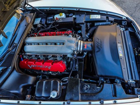 Used 2004 Dodge Viper SRT-10 image 16