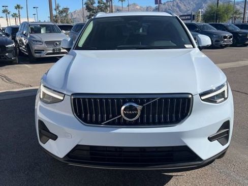 New 2025 Volvo XC40 B5 Core w/ Climate Package image 1