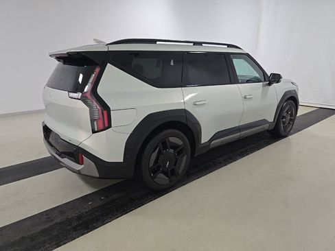 Used 2024 Kia EV9 GT-Line AWD/4WD image 3
