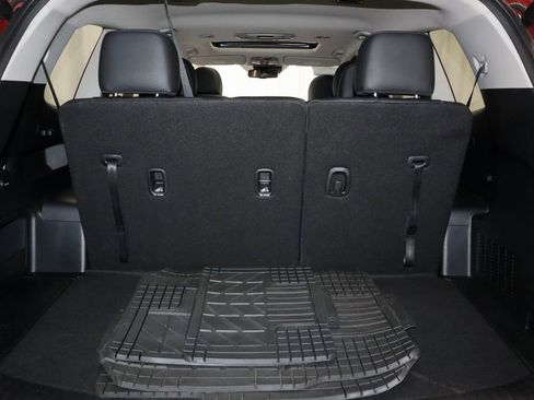 Used 2024 Kia Telluride EX w/ EX Captain's Chair Package AWD/4WD image 15