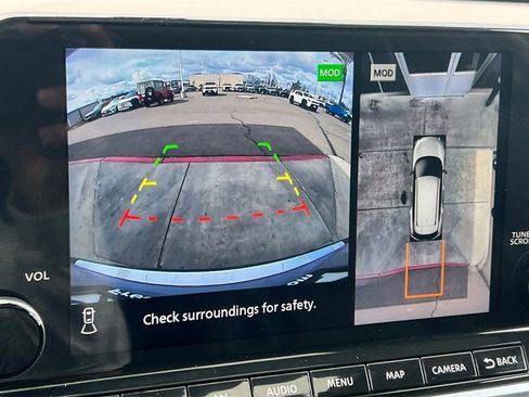 Used 2022 Nissan Rogue Platinum w/ Head-Up Display Package image 21