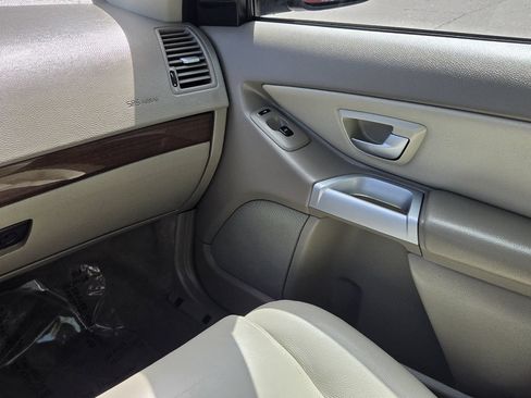Used 2004 Volvo XC90 T6 AWD/4WD image 26