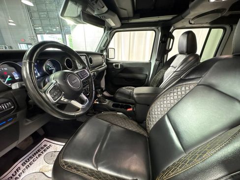 Used 2022 Jeep Wrangler Unlimited Sahara AWD/4WD image 15
