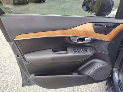 Used 2021 Volvo XC90 T6 Momentum w/ Advanced Package image 23