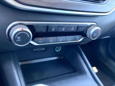 Used 2025 Nissan Altima 2.5 SV FWD image 31