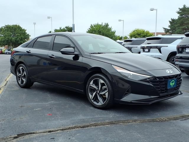 Used 2023 Hyundai Elantra SEL w/ Convenience Package FWD image 3