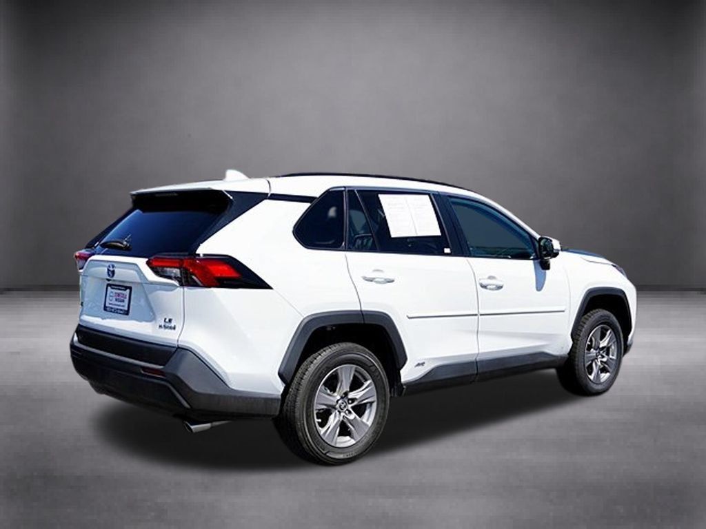 Used 2024 Toyota RAV4 LE AWD/4WD image 4