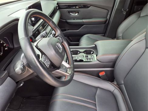 Certified 2025 Honda Pilot TrailSport image 16