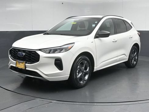 Certified 2024 Ford Escape ST-Line w/ Tech Pack #1 AWD/4WD image 3