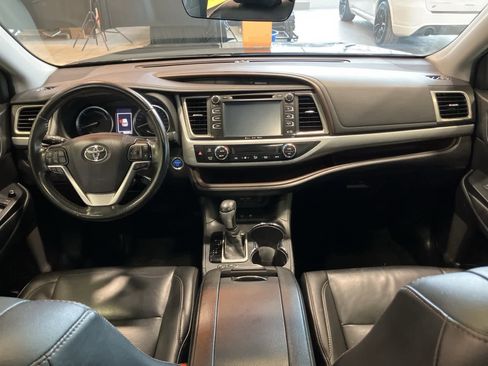 Used 2019 Toyota Highlander XLE image 23