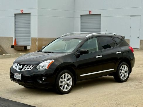 Used 2013 Nissan Rogue SL AWD/4WD image 2