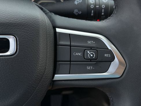 Used 2024 Jeep Compass Latitude AWD/4WD image 18