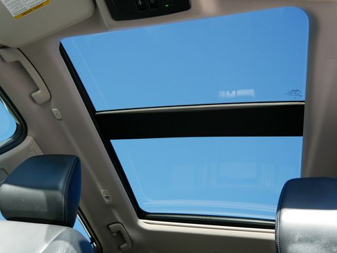 Used 2022 Nissan Rogue Platinum w/ Head-Up Display Package image 29