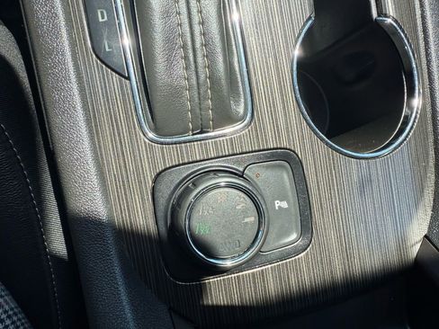 Used 2017 GMC Acadia SLT image 27