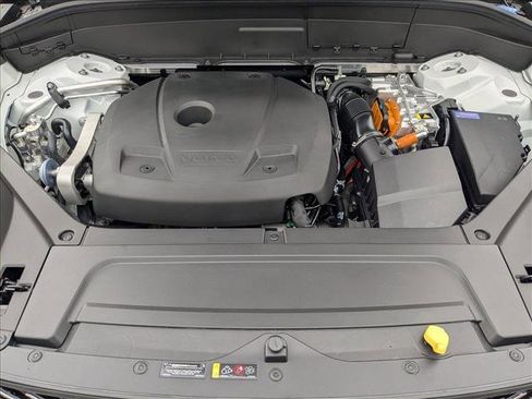 Certified 2025 Volvo XC90 T8 Plus w/ Protection Package Premier image 20