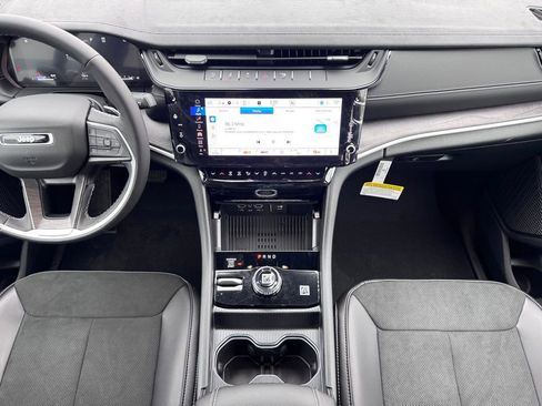 New 2026 Jeep Grand Cherokee 4WD image 11
