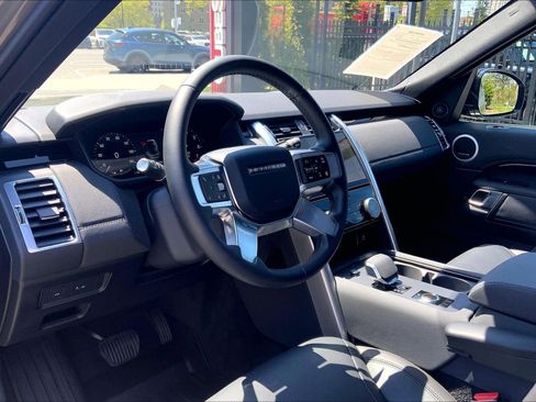 Used 2025 Land Rover Discovery S AWD/4WD image 17