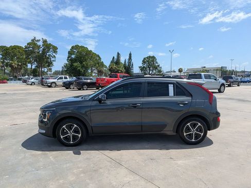 Certified 2023 Kia Niro EX FWD image 5