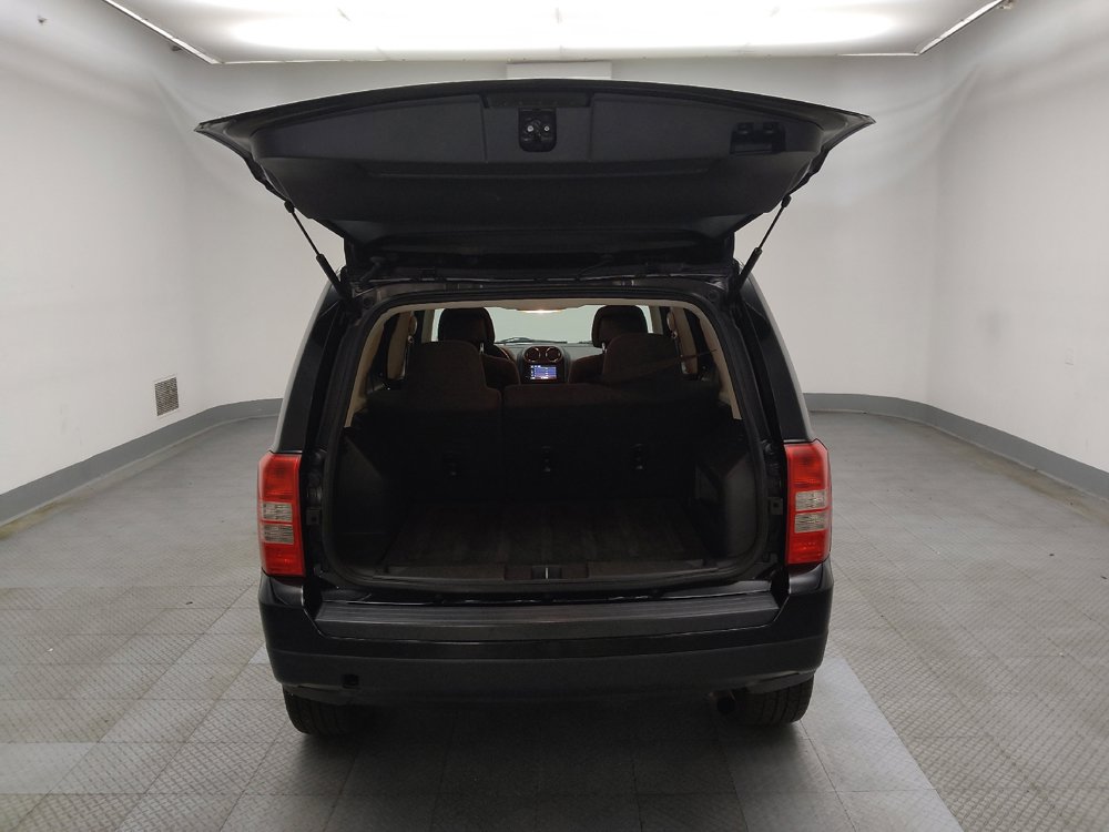 Used 2016 Jeep Patriot Latitude AWD/4WD image 29