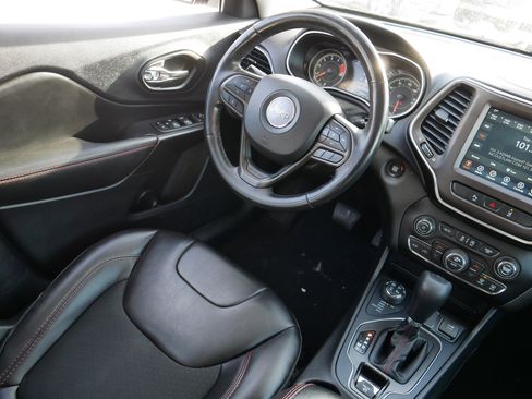 Used 2021 Jeep Cherokee Trailhawk image 9