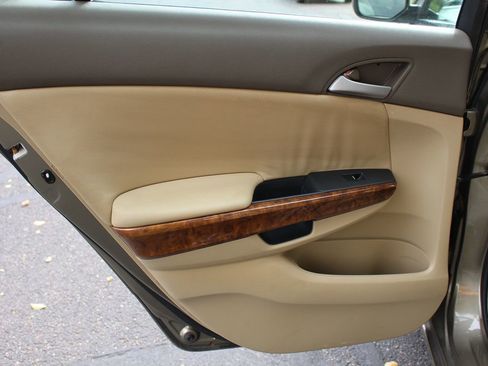 Used 2009 Honda Accord EX image 12